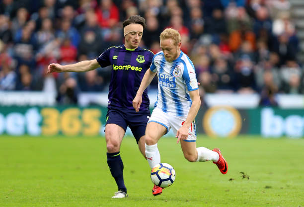 保罗凭借他 保罗凭借他