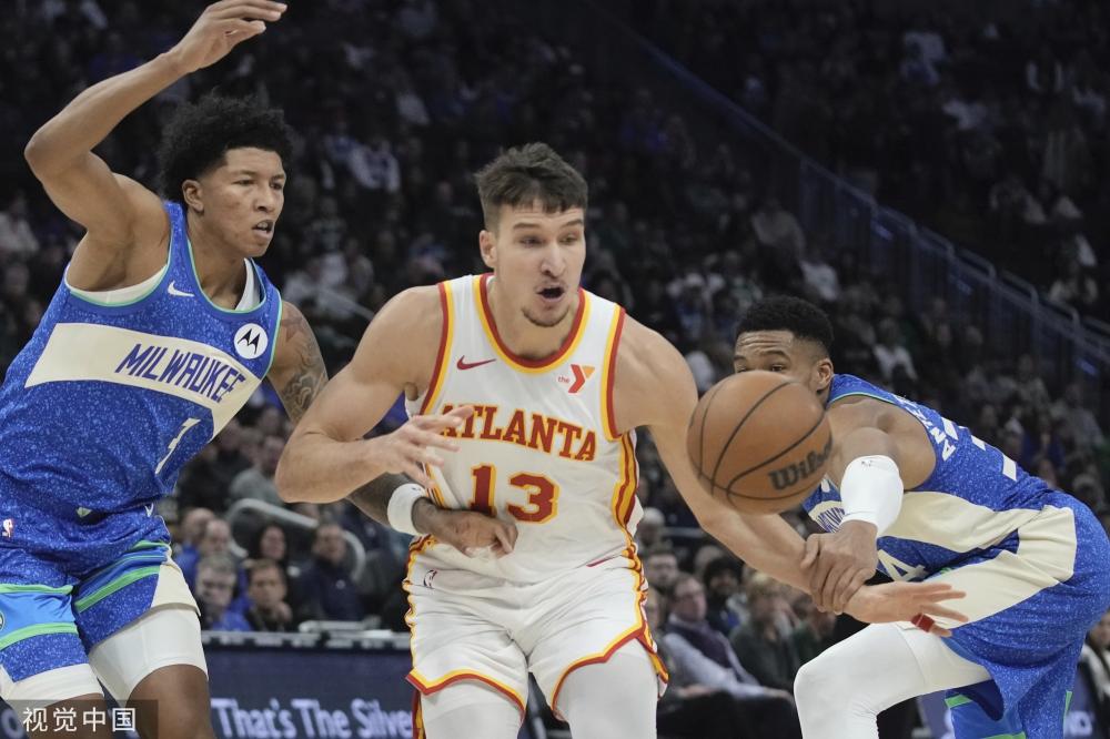 在球场上抓 在球场上抓